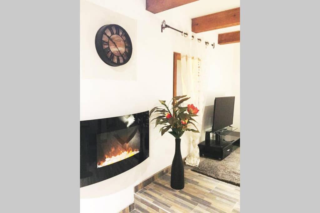 Calme Dans Maison De Village 60M2 Super Confort Дин Ле Бен Екстериор снимка