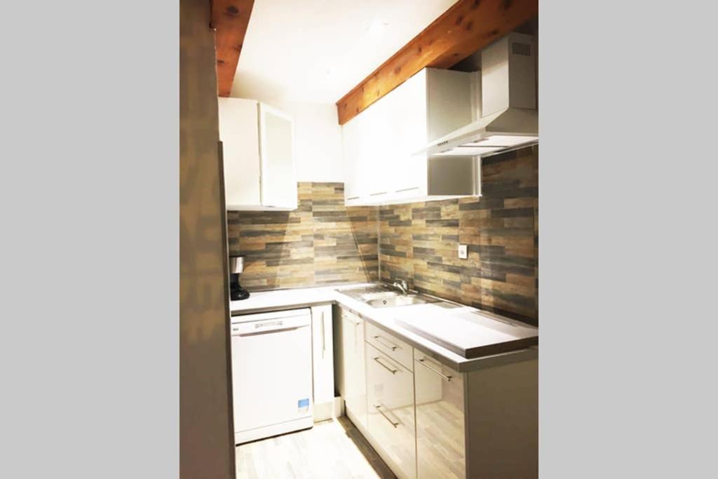 Calme Dans Maison De Village 60M2 Super Confort Дин Ле Бен Екстериор снимка