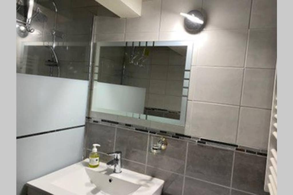 Calme Dans Maison De Village 60M2 Super Confort Дин Ле Бен Екстериор снимка